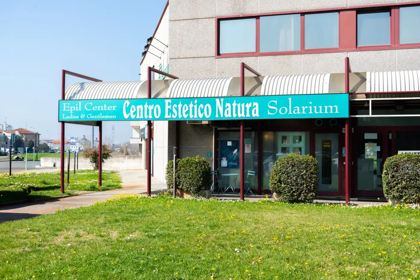 Ingresso del Centro Estetico Natura a Mirandola